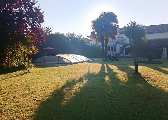 Relais De La Tour Bed and Breakfast