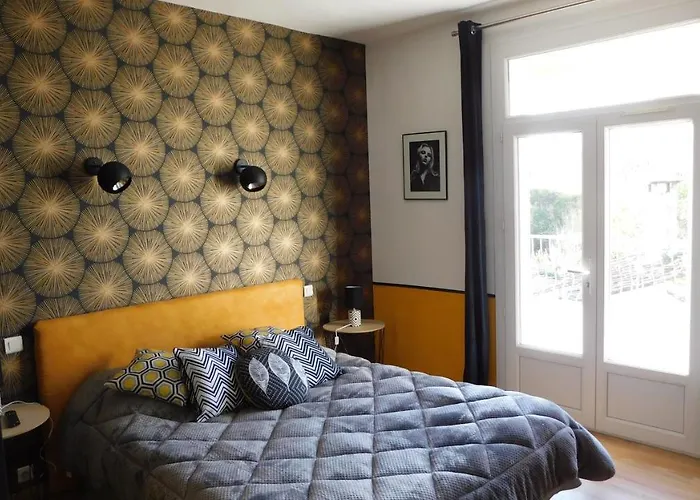 Relais De La Tour Bed and Breakfast