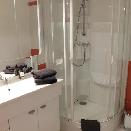 Relais De La Tour Bed & Breakfast 3*