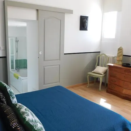 לינה וארוחת בוקר Relais De La Tour