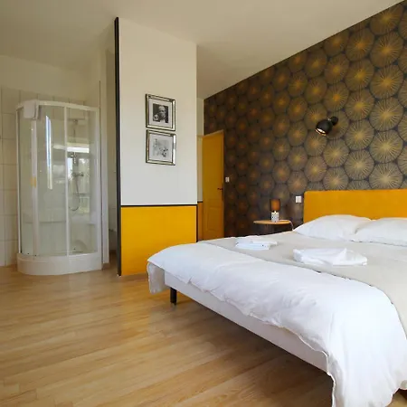 Relais De La Tour Bed & Breakfast 3*