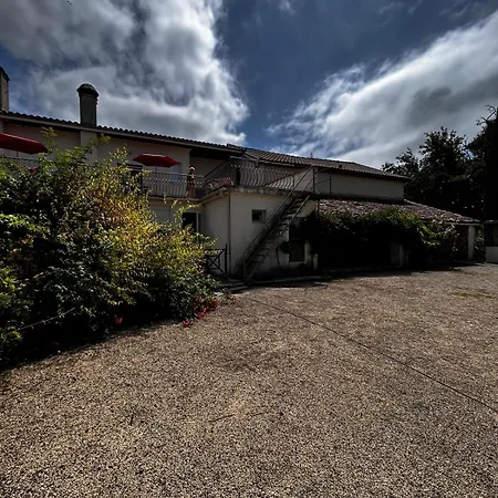 Alojamento de Acomodação e Pequeno-almoço Relais De La Tour