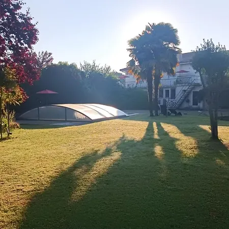 Relais De La Tour Bed & Breakfast