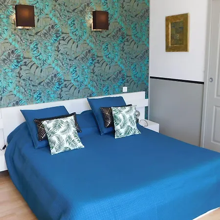 Relais De La Tour Bed & Breakfast 3*